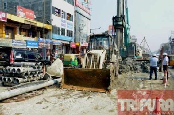 Tripura's 1st Flyover construction : Construction of grid between 39th and 40th pillar is under process